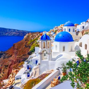    Santorini Reopens to Tourists After a Month of Earthquakes 